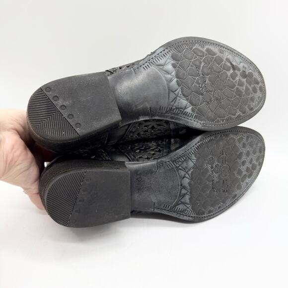 Circle G by Corral Women's Laser Cut Out Zip Ankle Short Booties Black Size 10 - Picture 9 of 12